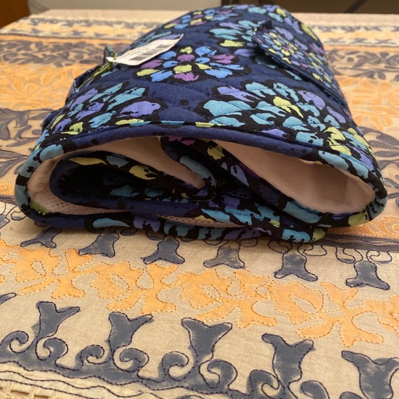 Vera Bradley changing pad clutch in indigo pop - Picture 4 of 11